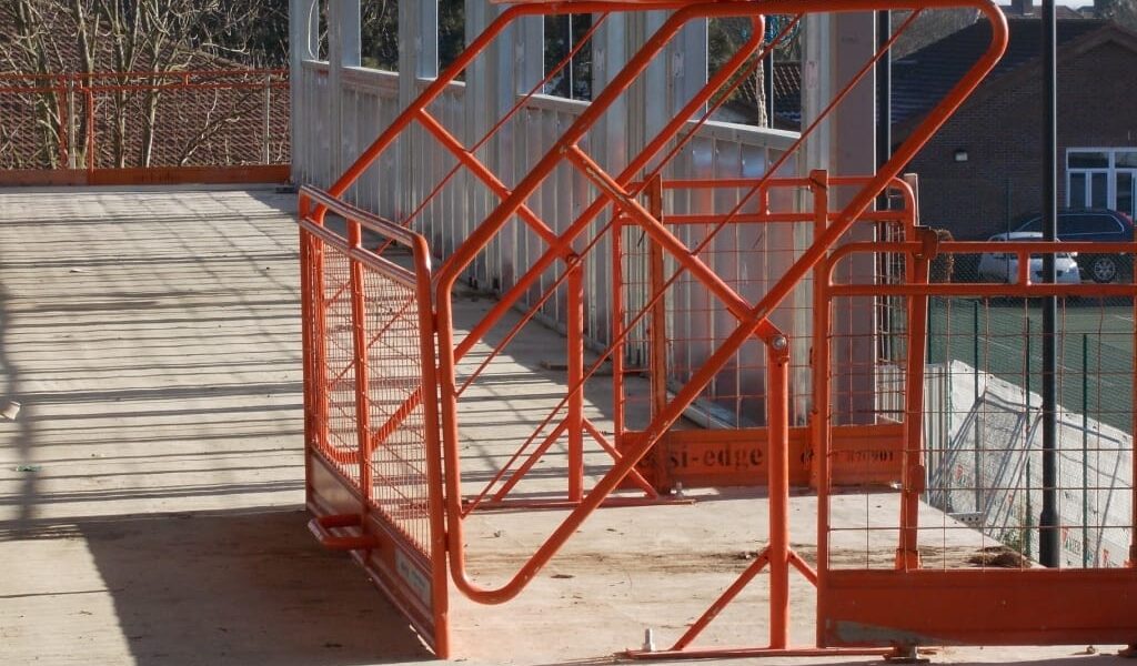 loading bay gate - safety for workers - Cromwell Community College - Easi Edge